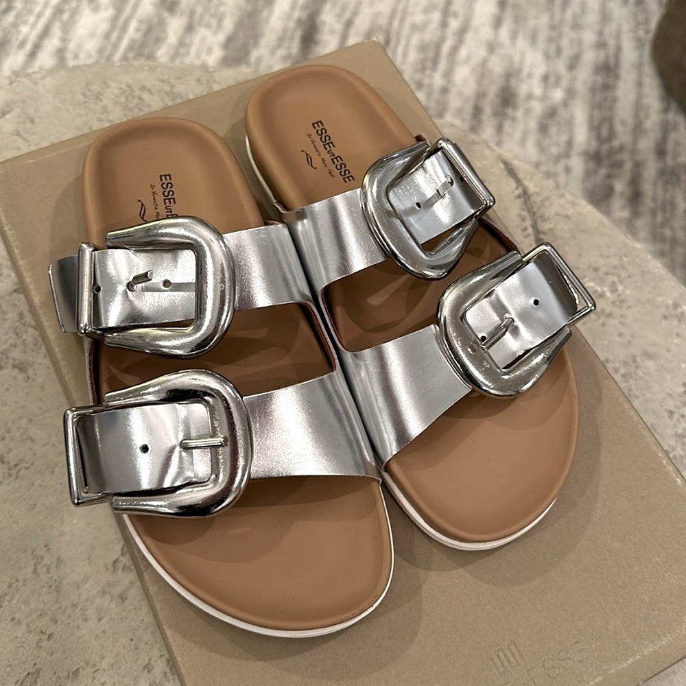 ESSEutESSE SILVER Sandals sz7 NEW